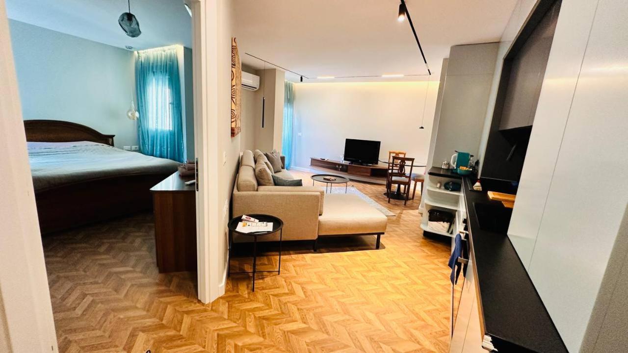 Koa Guesthouse Stadium Congress Elite Orl Embassy 地拉那 外观 照片